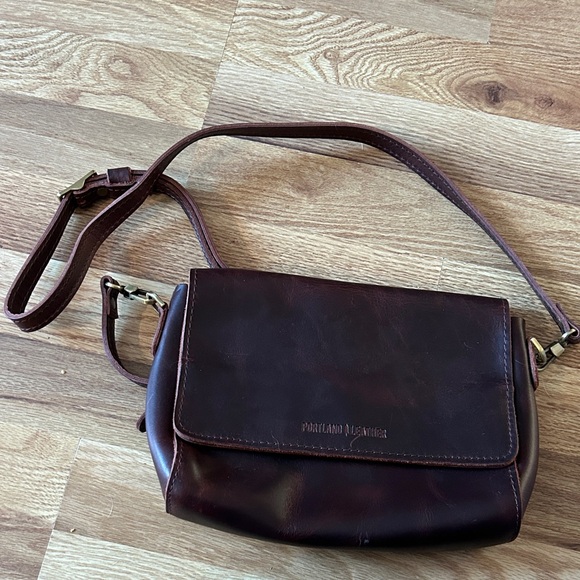Portland Leather Handbags - Dark Brown Leather Mediun Metro Crossbody Bag
